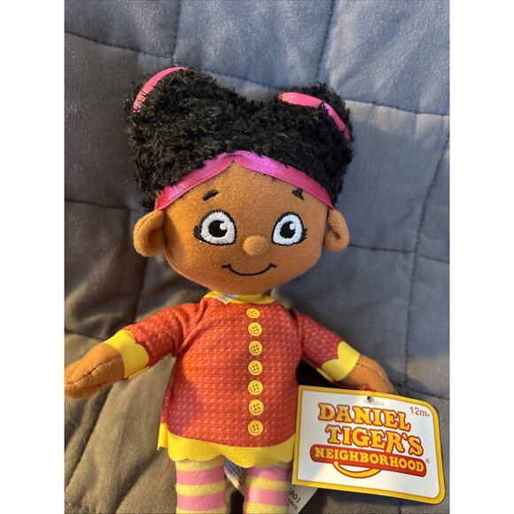 Miss Elaina Mini Plush, 7 inches - Picture 3 of 3